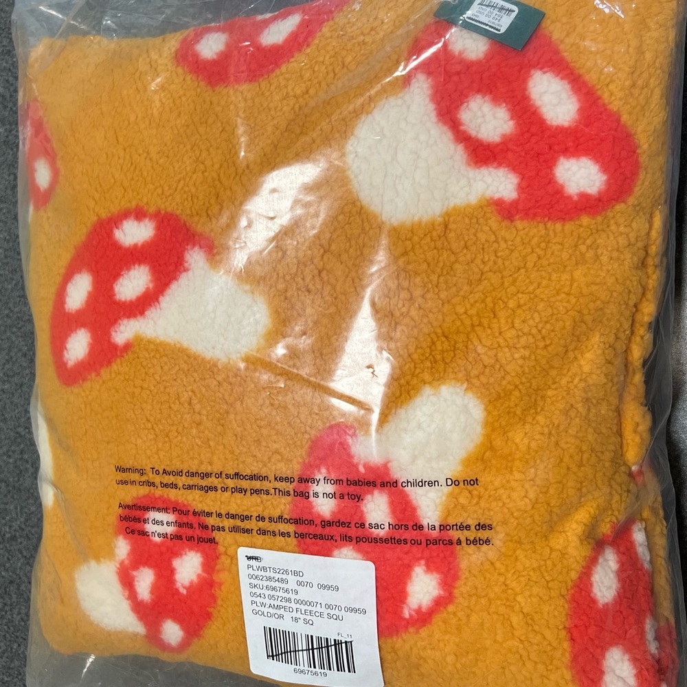 •new• URBAN OUTFITTERS Amped Fleece Mushroom Pillow - Picture 2 of 3
